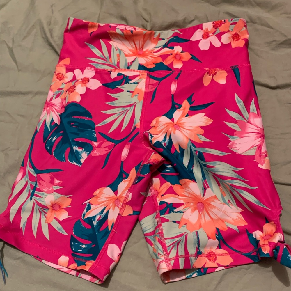 Active wear shorts